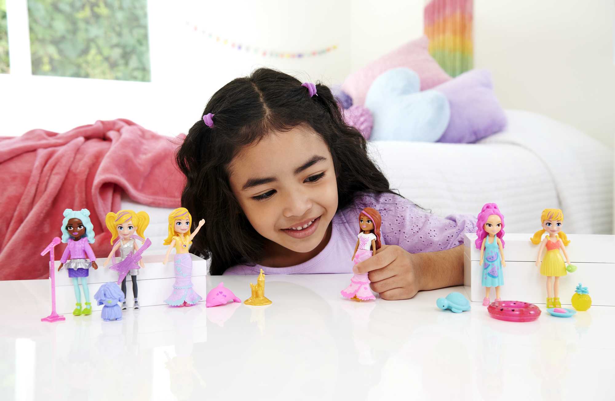 Polly Pocket 2 Dolls And 25 Accessories, Color-Change Seashine Mermaid Fashion Pack
