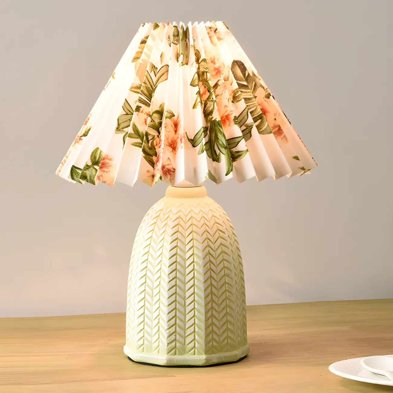 Country Style Pleated Shade Ceramic Table Lamp