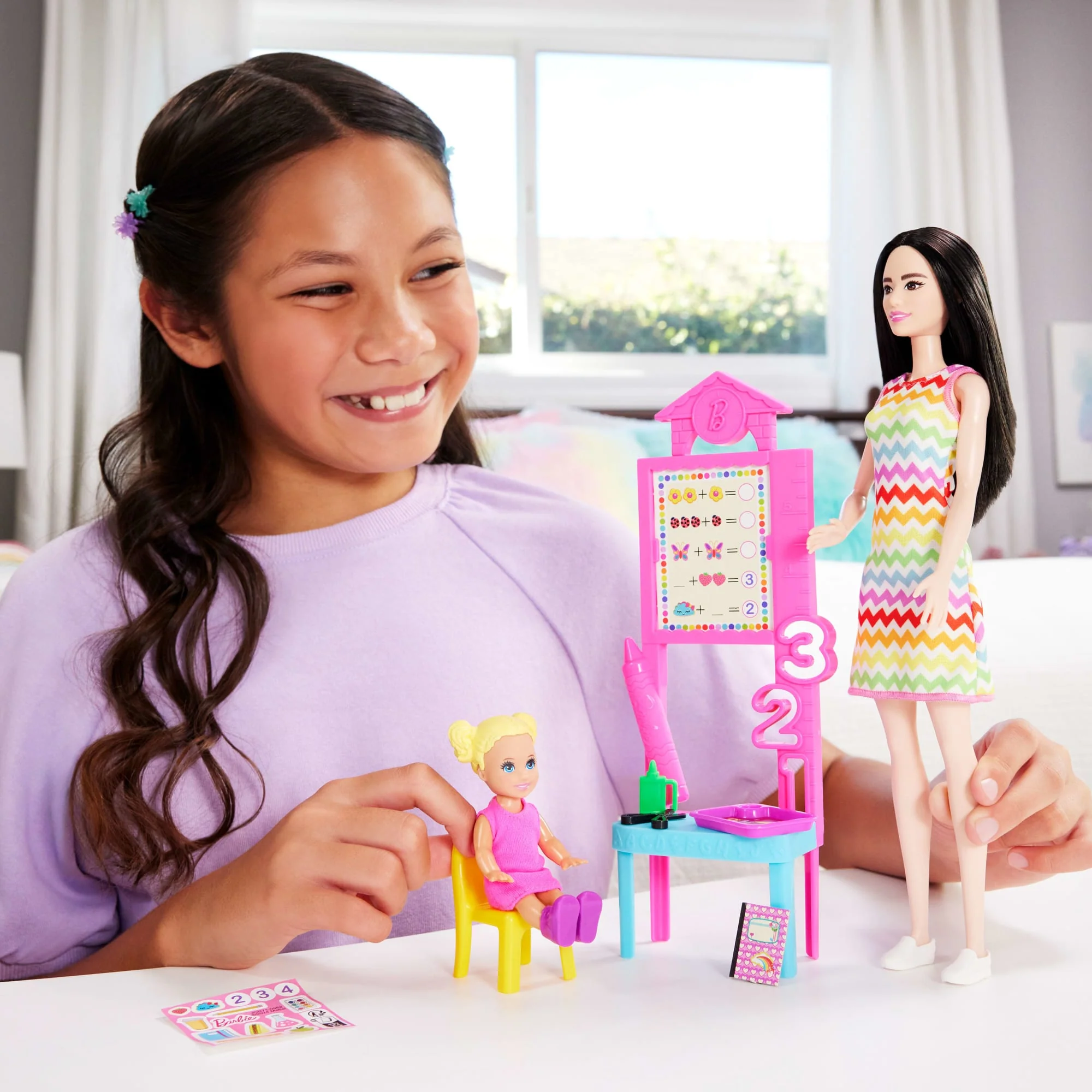 Barbie  Poupée  enseignante, Blonde, Tout-Petit et Accessoires