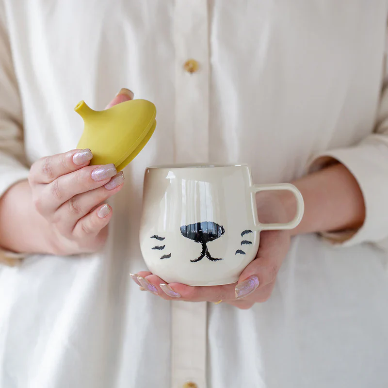 Bisque ALL MEMBERS Mug with Lid - Red