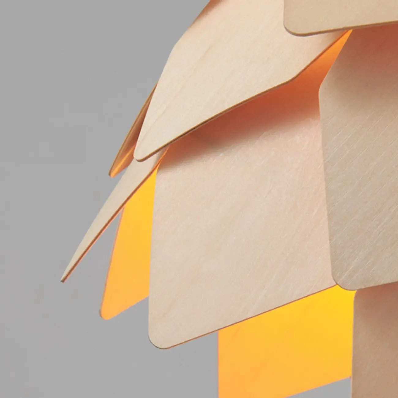 Exquisite Solid Wood Pine Cone Pendant Light Hanging Lamp