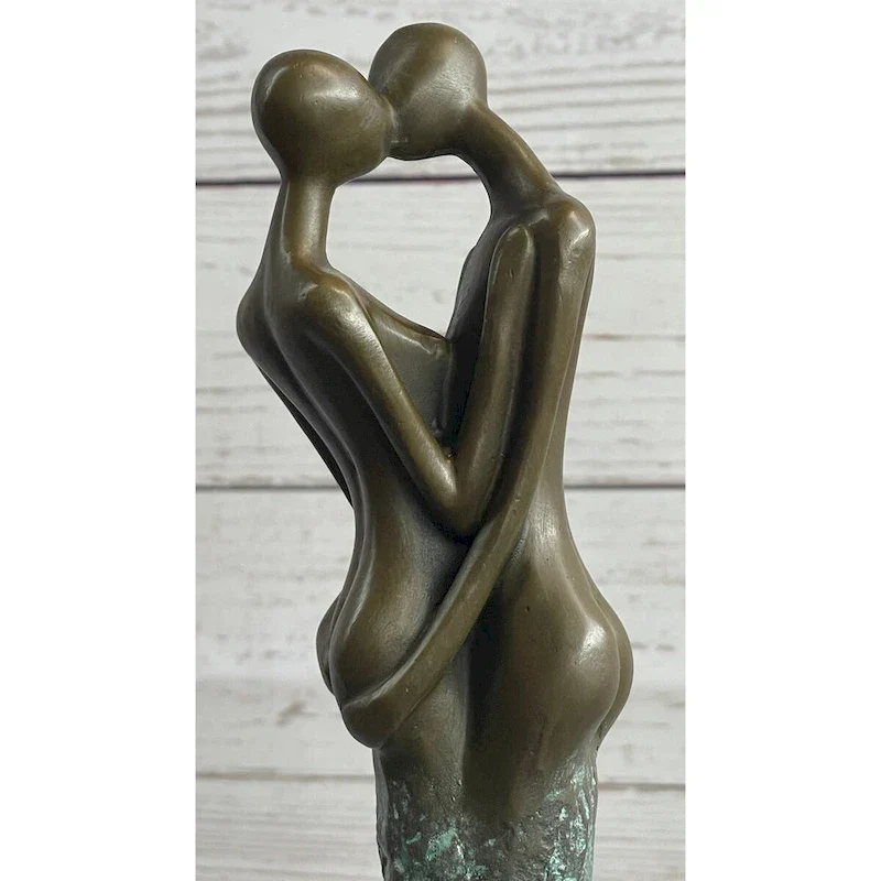 Modern Art Bronze Statue Sculpture Of Kissing Embracing Romantic Couple Lovers Anniversary