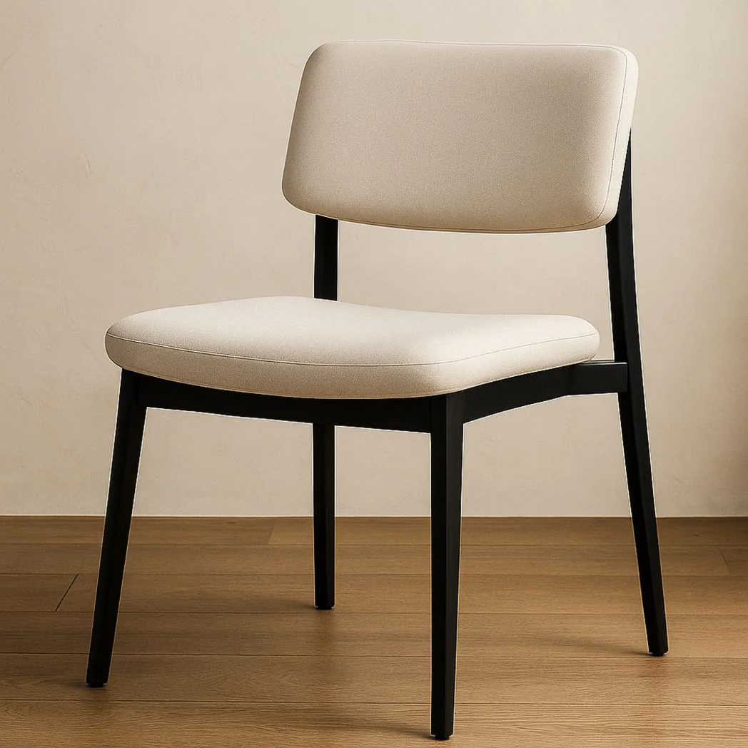 Chaise en bois massif et tissu beige sans accoudoirs 80cm x 50cm x 55cm