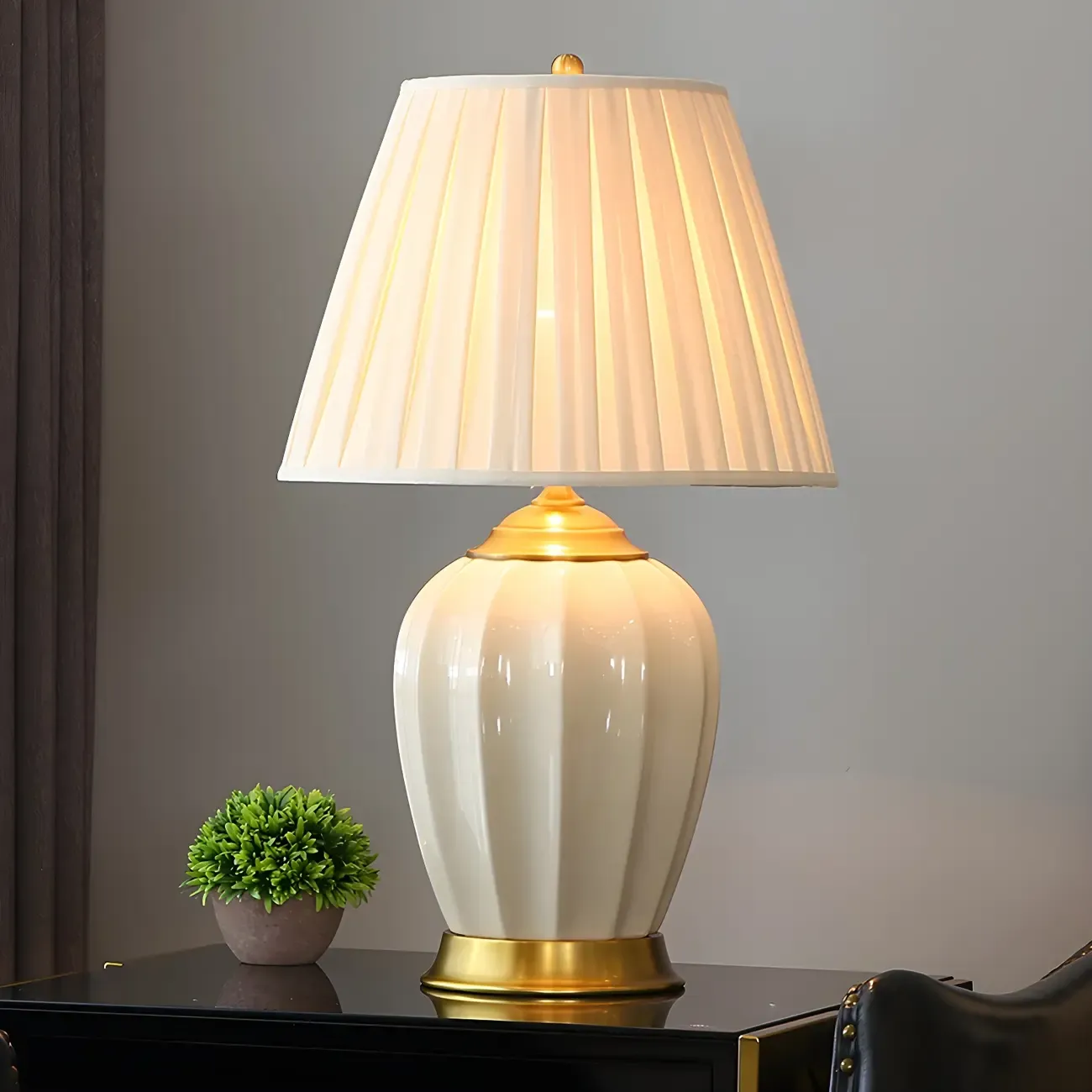 Elegant Barrel Fabric Shade Ceramic Table Lamp for Bedroom
