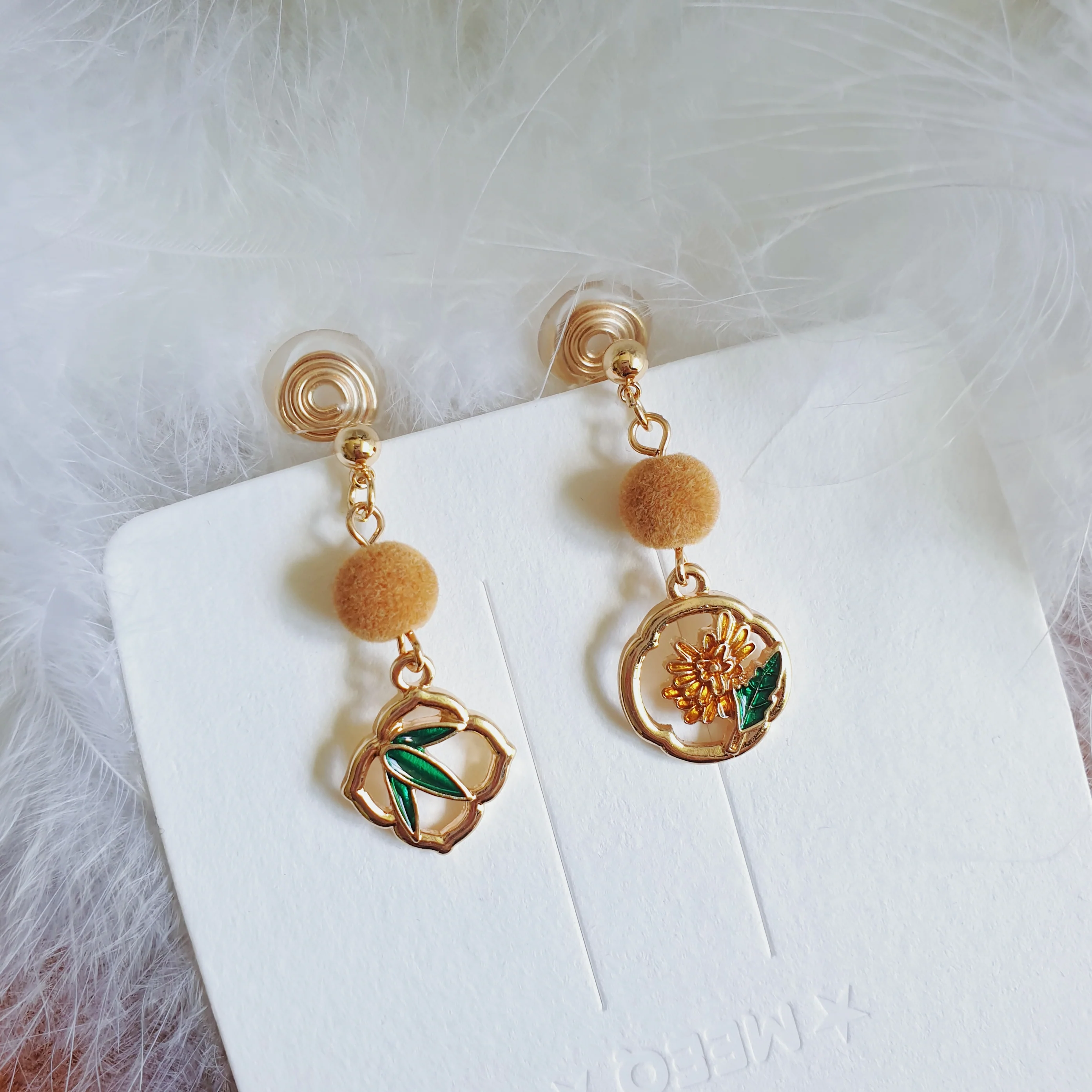 Luninana Clip-on Earrings -  Golden Flower with Leaves Earrings LL016