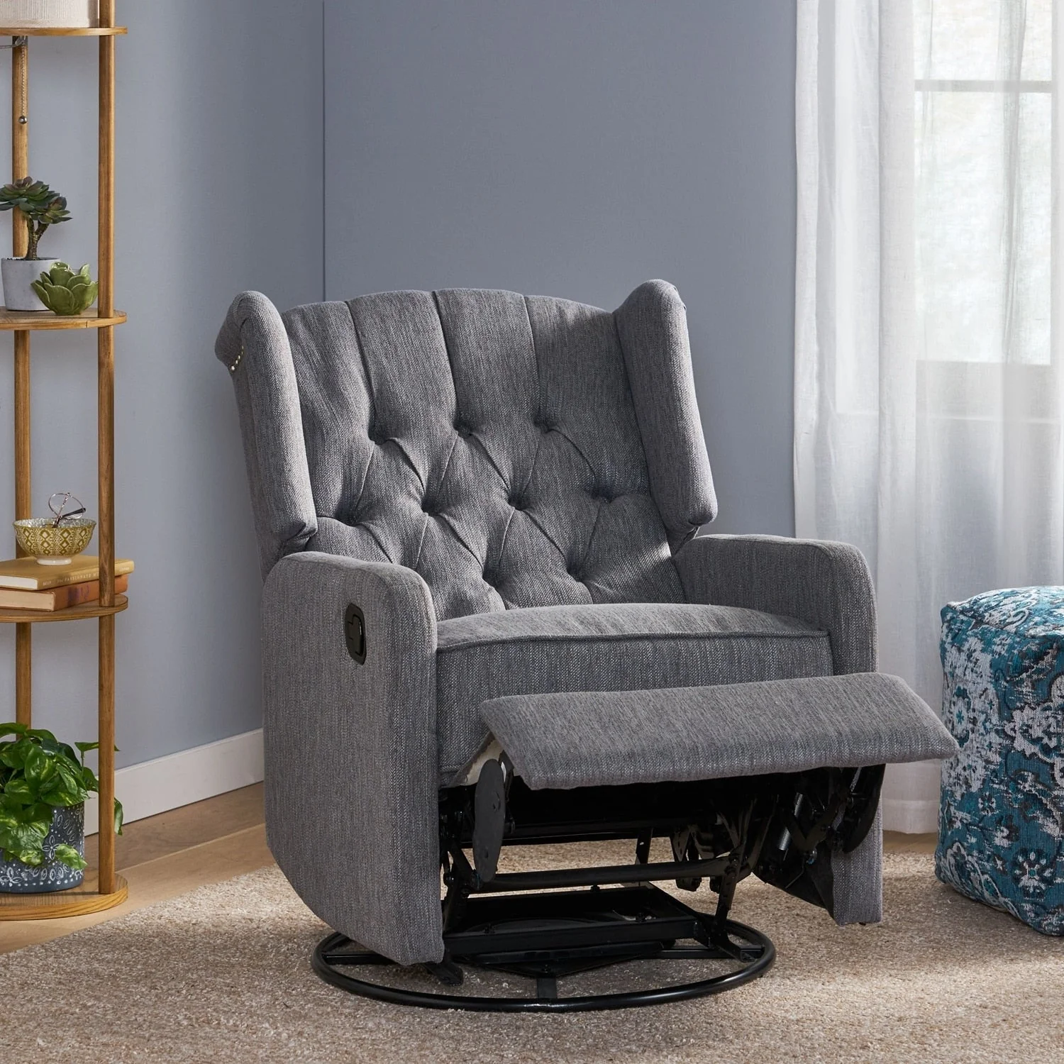 Versatile Manual Recliner Chair with Timeless Design