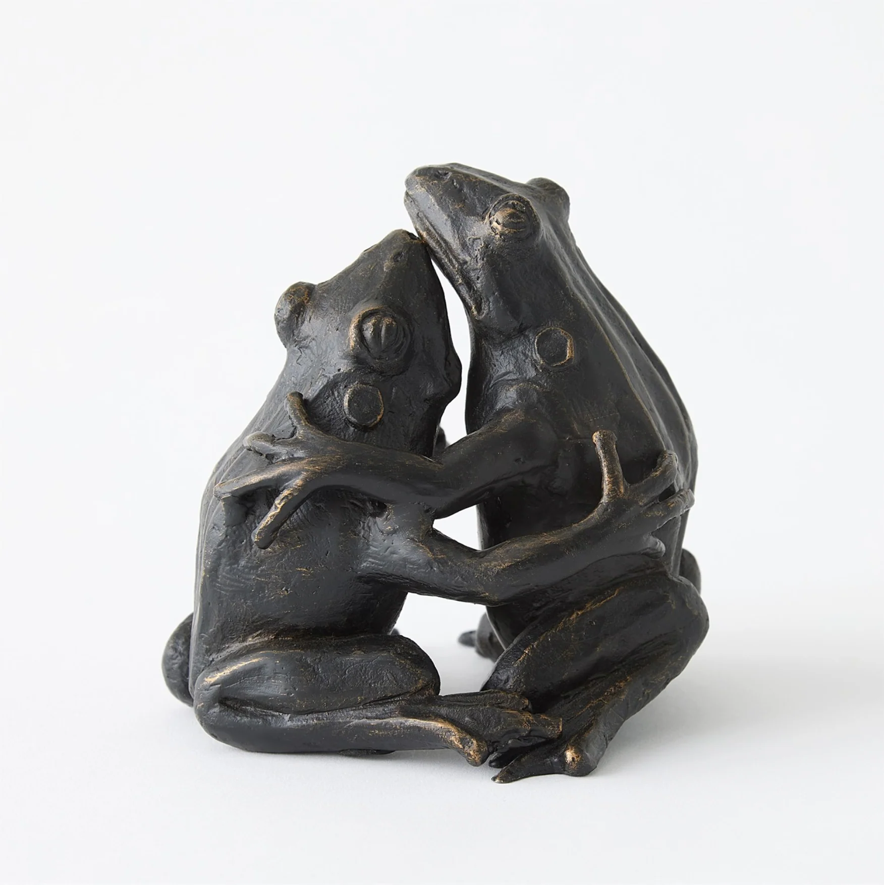 HUGGING FROG SCULPTURE