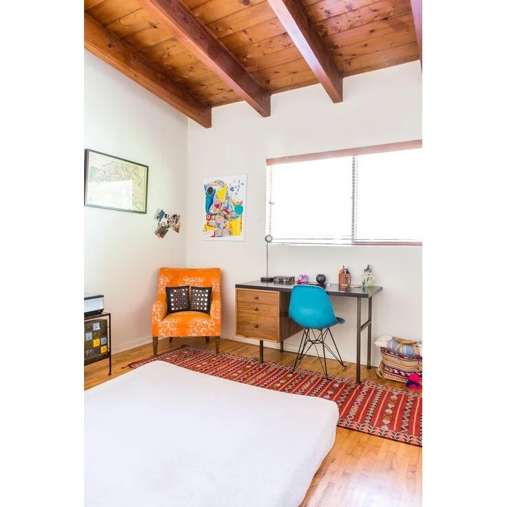 Set of 2 Mid-Century Modern Dining Side Chairs Armless Plastic Shell Seat with Black Metal Wire Eiffel Base, White