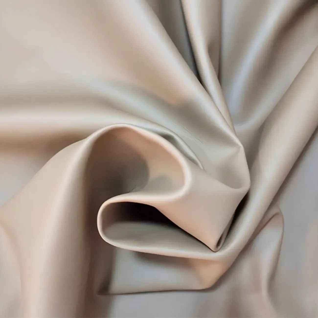 Elegant White Leather Ergonomic Swivel Office Chair