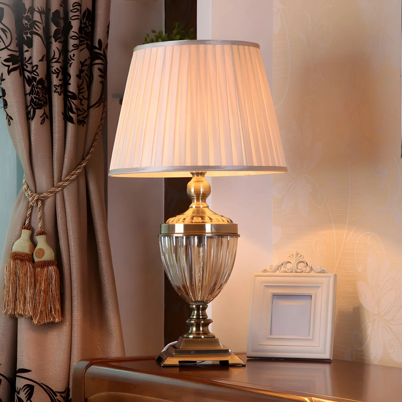 Classic Geometric Shade Gold Table Lamp for Residential