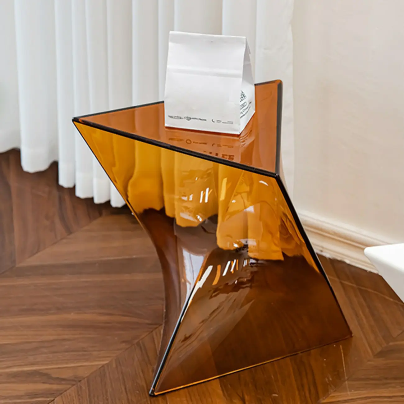 Living Room Acrylic Triangle Side Table with Twisted Base