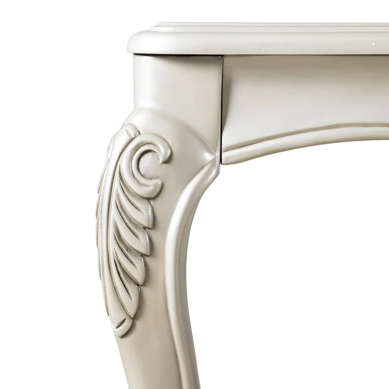 Furniture of America Clarissa Traditional Solid Wood End Table with Carved Legs