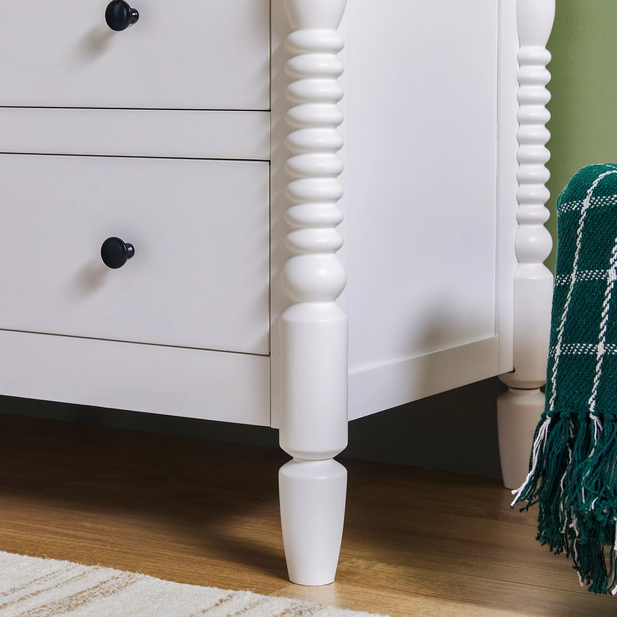 Traditional Vivienne 6-Drawer Easy Assembly Solid Wood Dresser