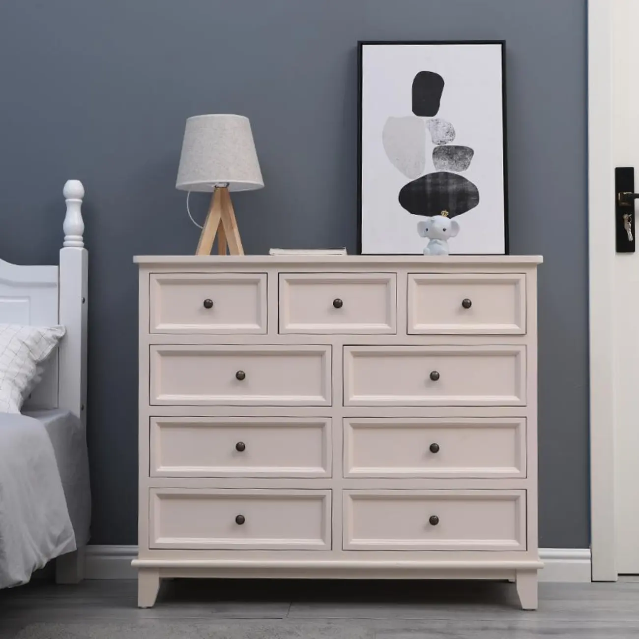 Elegant Wooden 7-Drawer White Dresser with Metal Handle