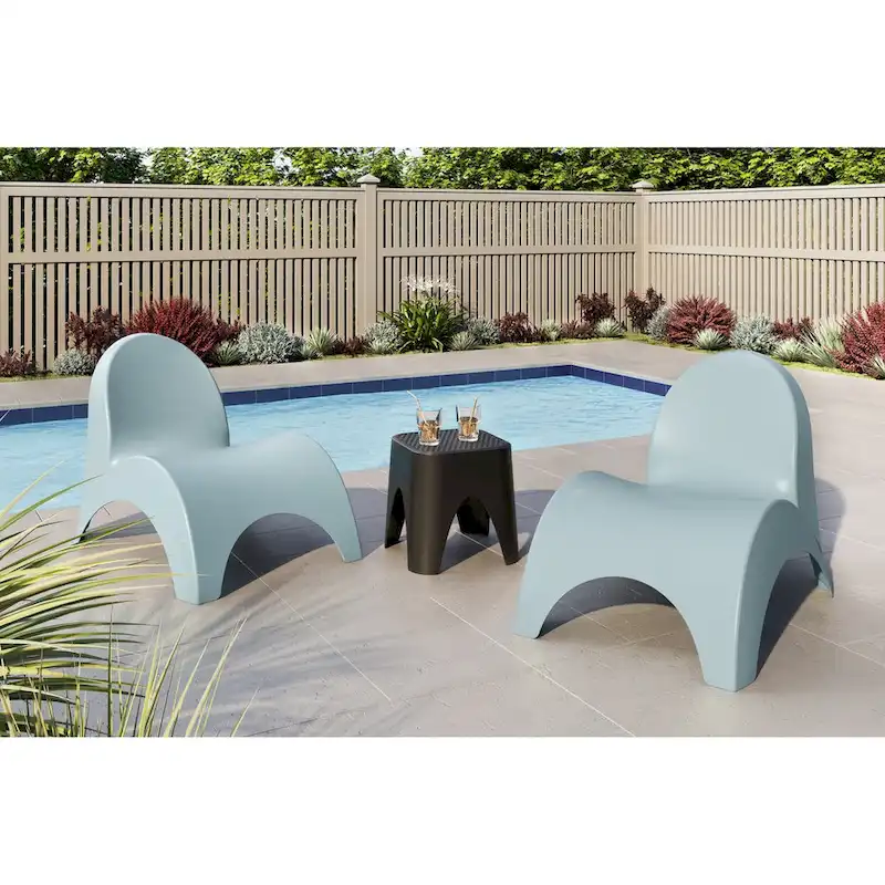 Angel Trumpet Chairs with Mallorca side table