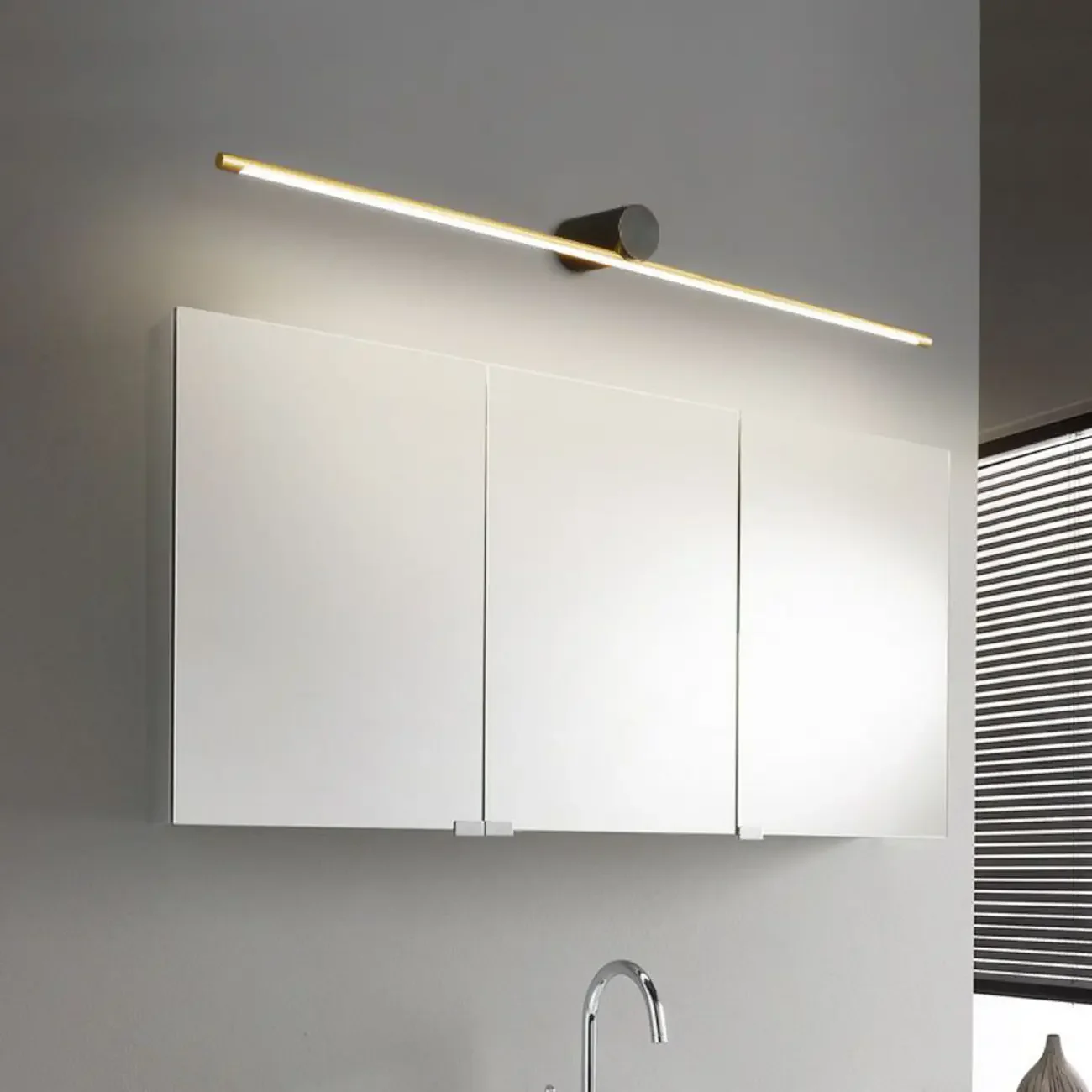 Modern Linear LED Bath Vanity Light with Dimmable Design