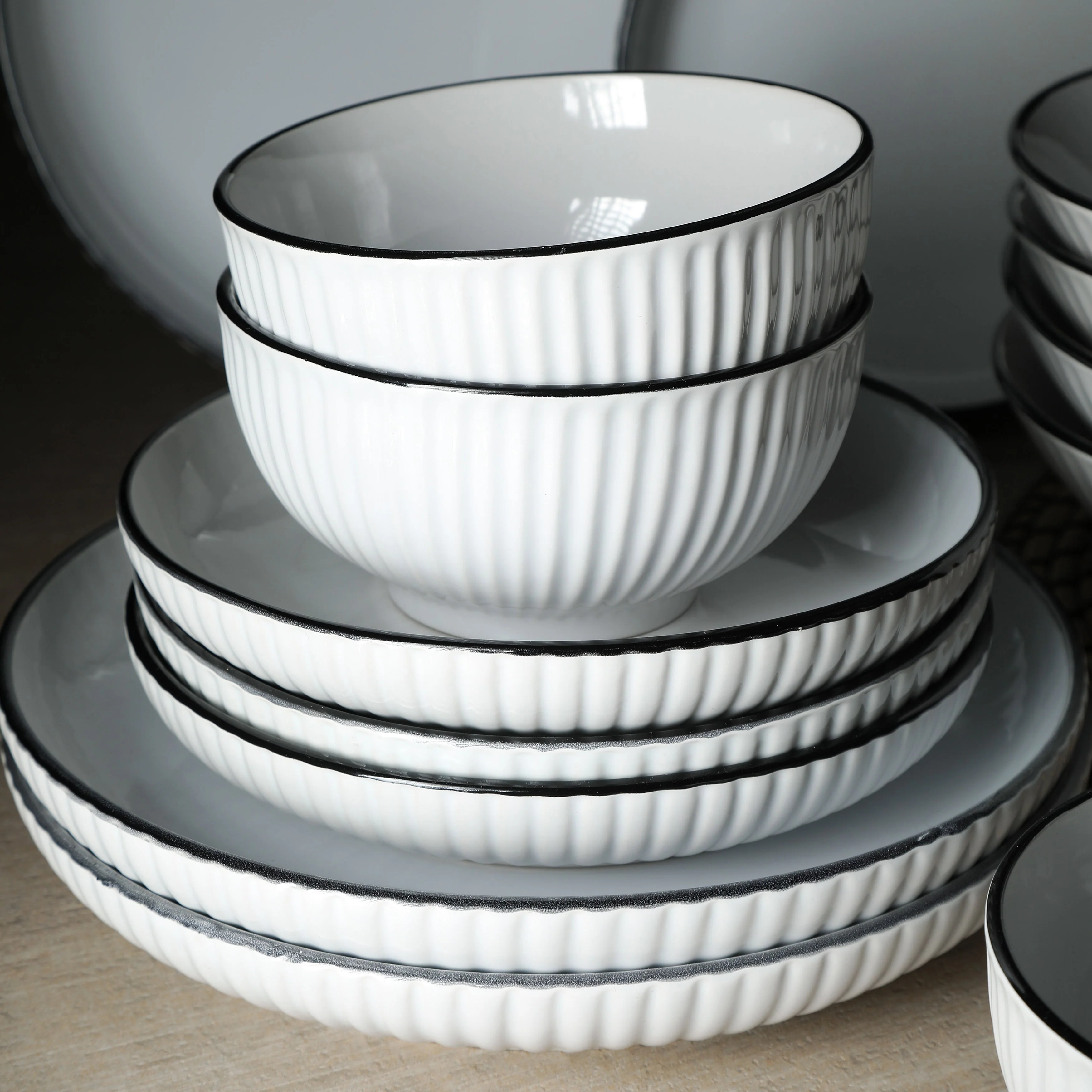 Christian Siriano Lustra Stoneware Dinnerware Set