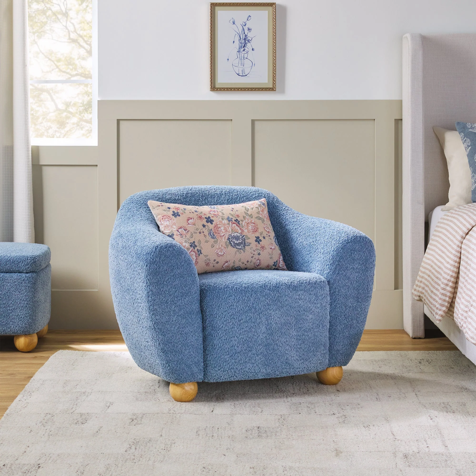 Linley Contemporary Boucle Easy Assembly Upholstered Small Accent Chair