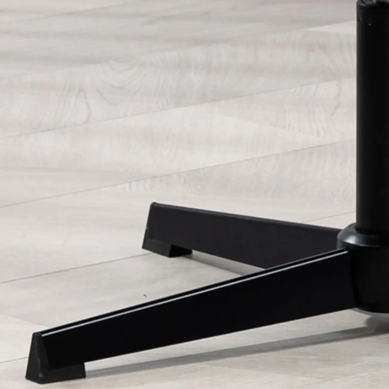 White Leather Tilt Lock Swivel Office Chairs