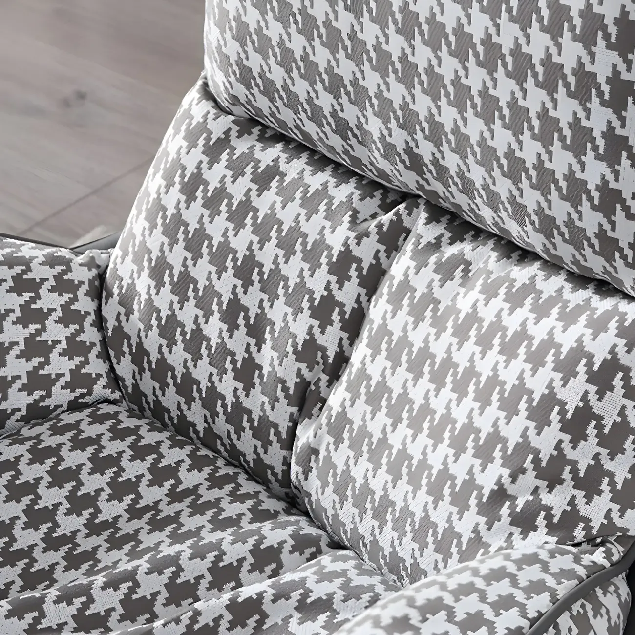 Modern Fabric Lounge Chair in Green with Cushioned Seat