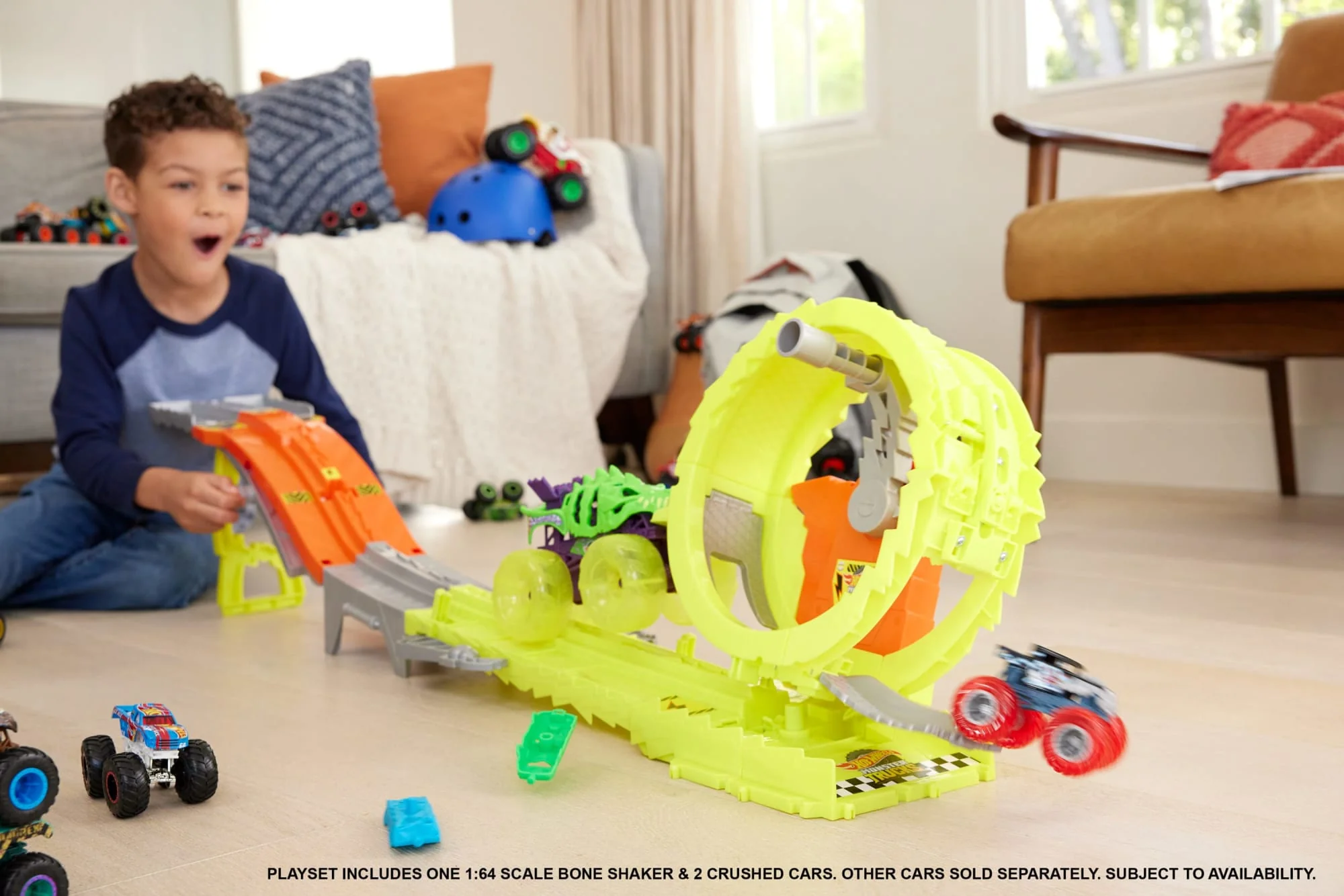 Hot Wheels Monster Trucks Power Smashers Charge & Chase Challenge Track Set With Oversized Skelesaurus, 1:64 Scale Bone Shaker & 2 Crushed Cars
