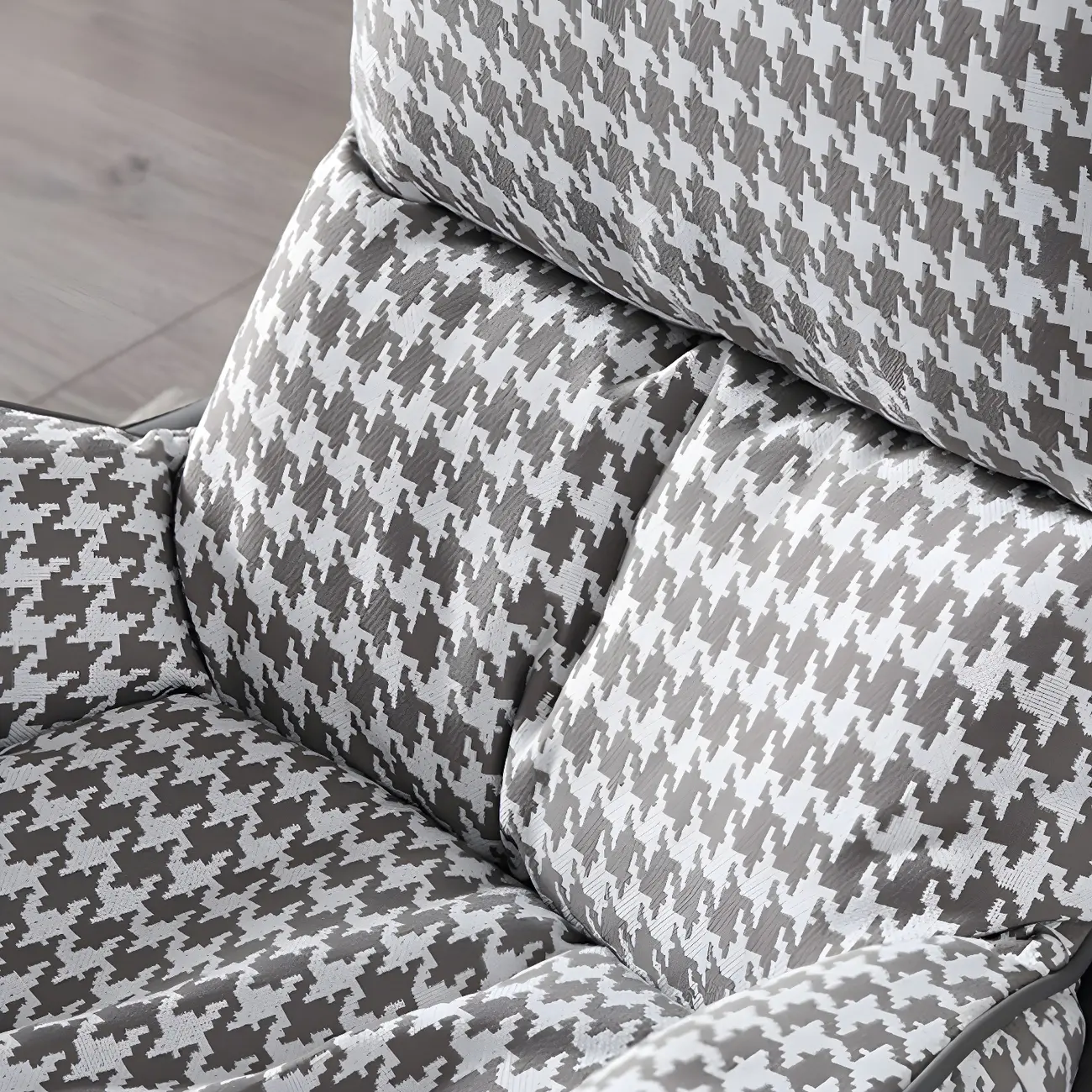 Modern Fabric Lounge Chair in Green with Cushioned Seat