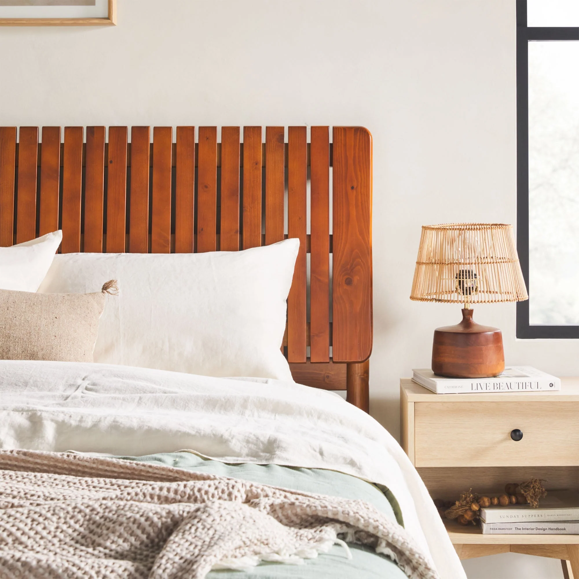 Cama Slatted Headboard Mid-Century Modern Solid Wood Bed