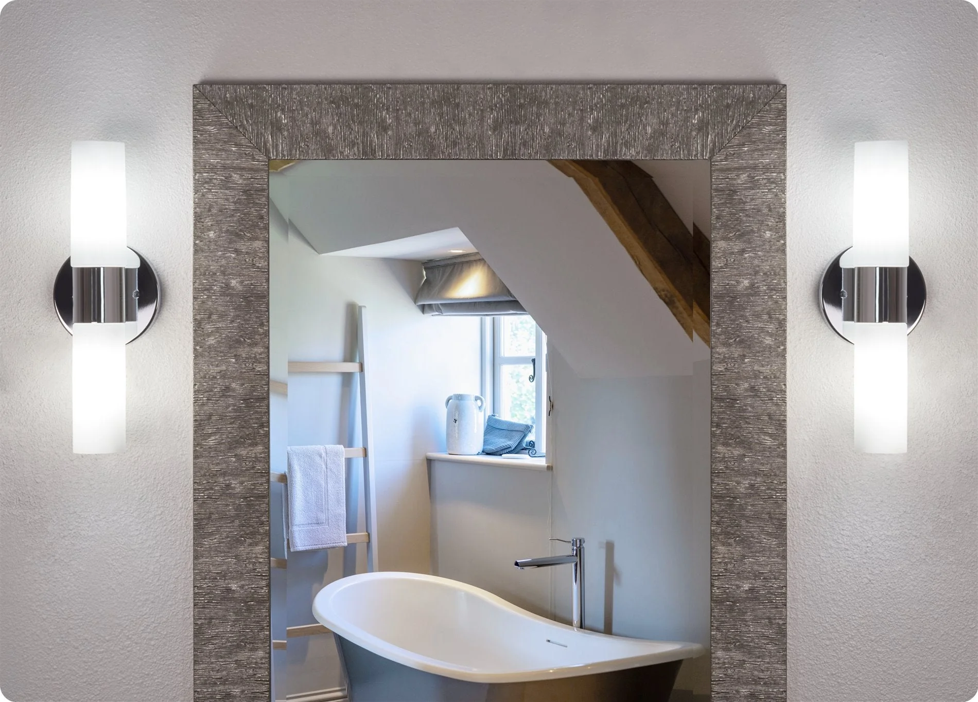 Duo 14 Modern Bathroom / Vanity Wall Sconce