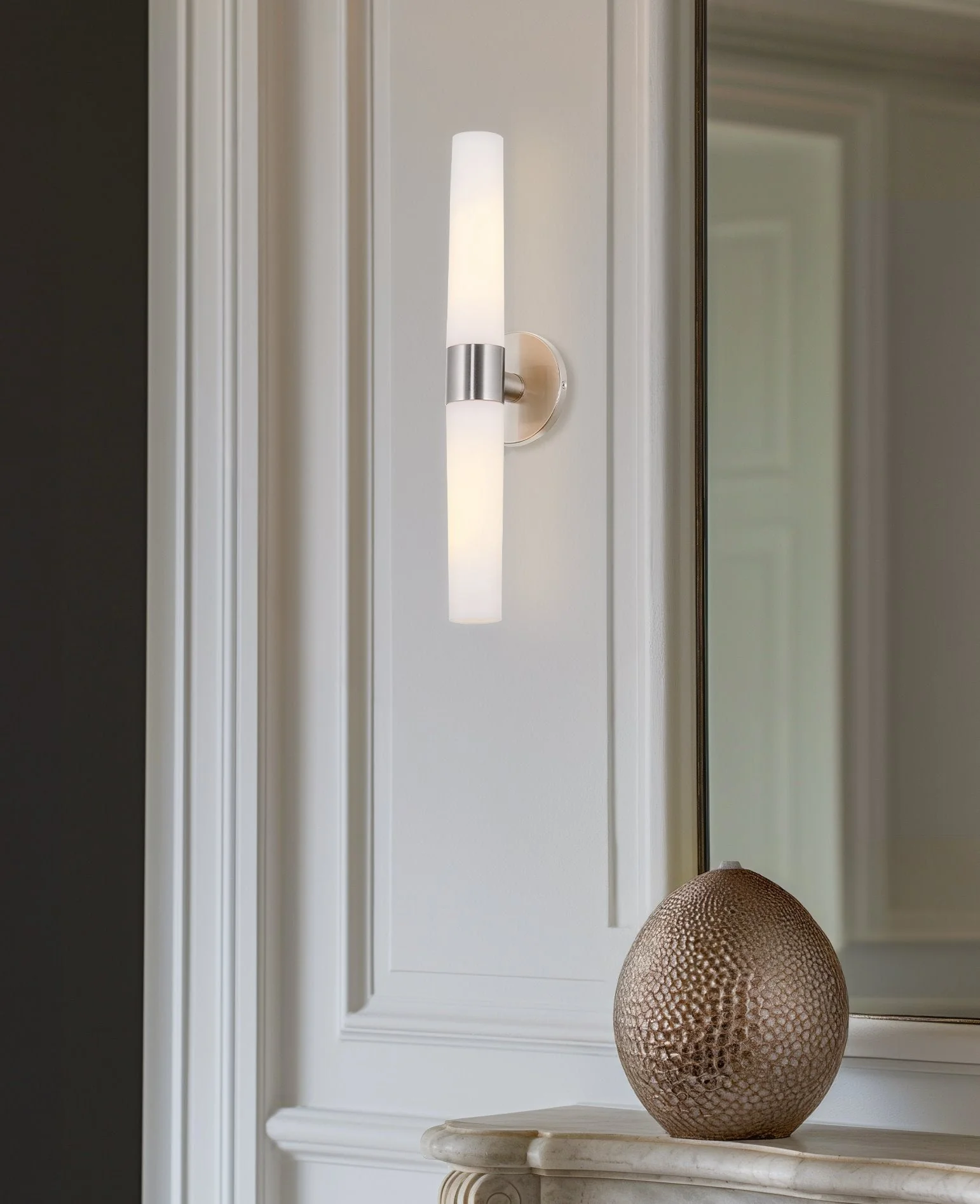 Duo 21 Modern Bathroom / Vanity Wall Sconce