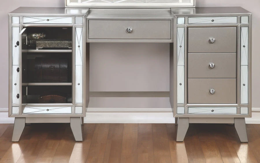 Leia Metallic Glam Vanity Set