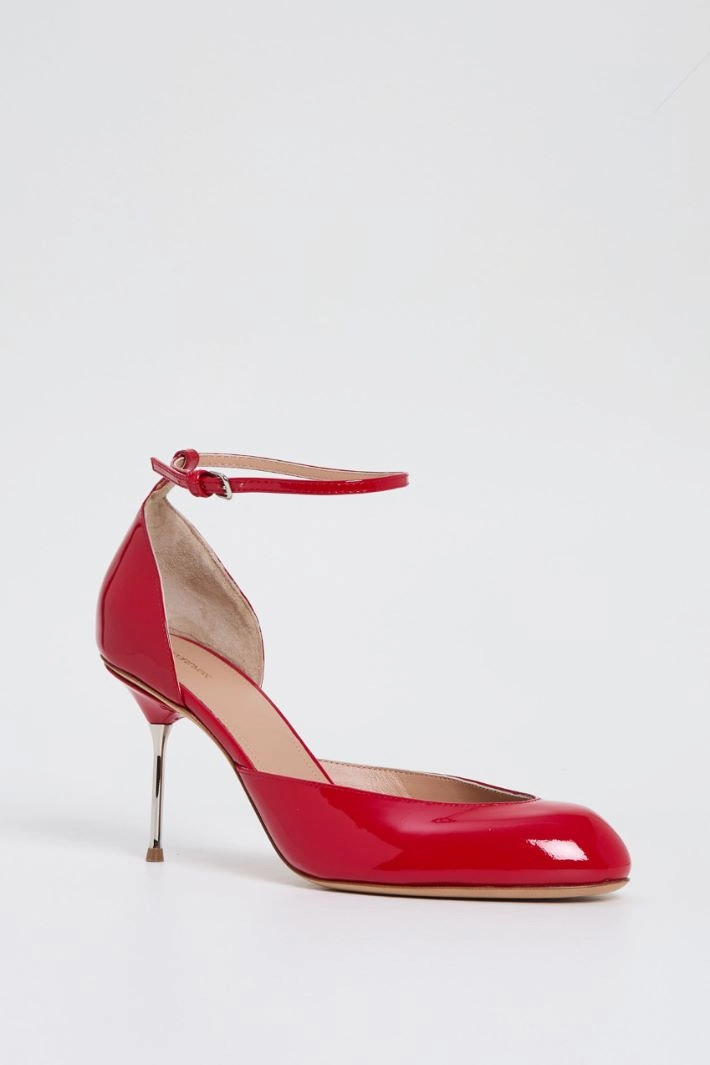 Patent leather pumps - RED