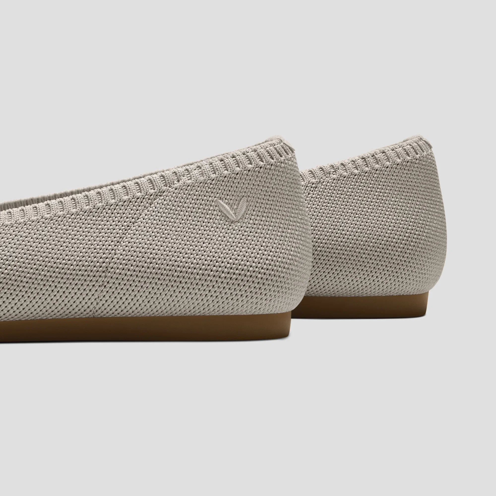 Pointed-Toe Ballet Flats (Aria 5°)