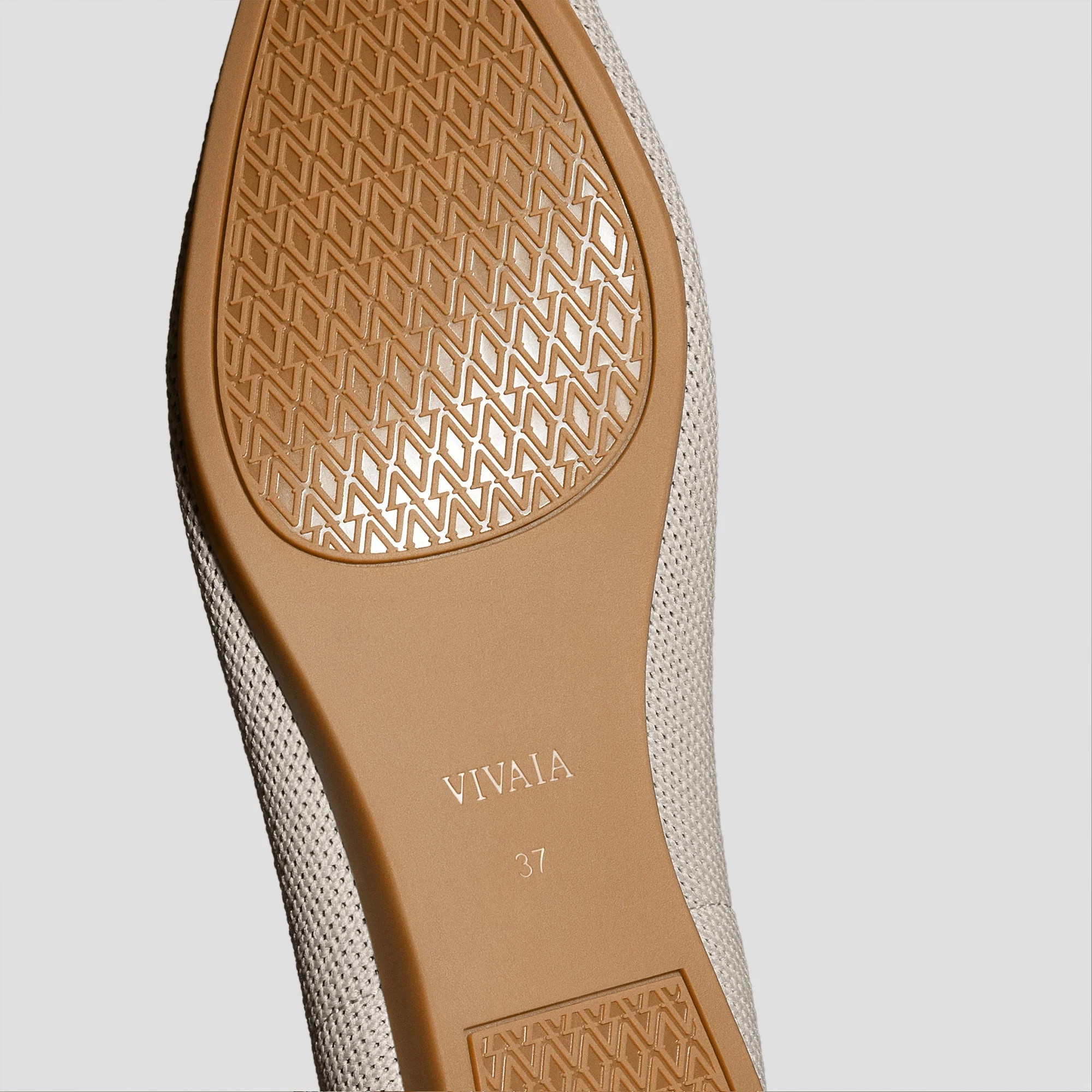 Pointed-Toe Ballet Flats (Aria 5°)