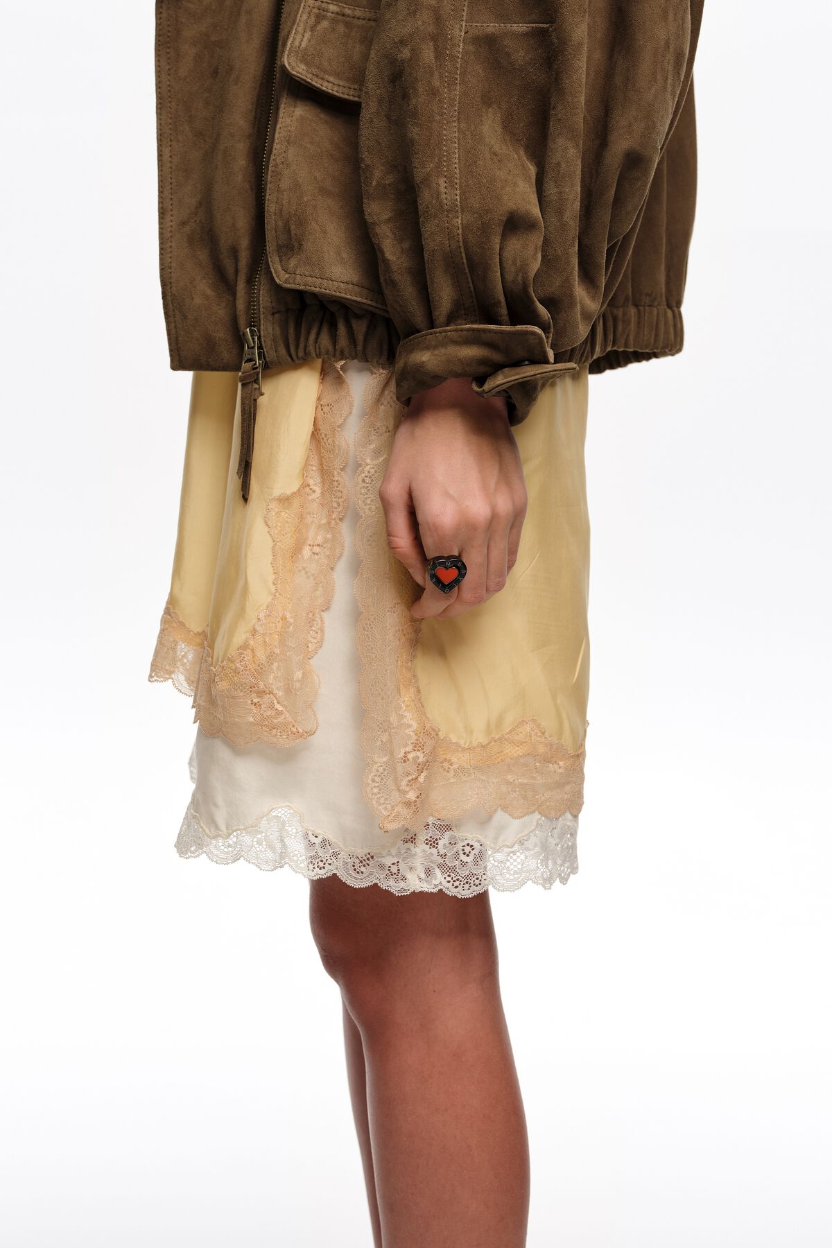 Black swivel heart logo ring