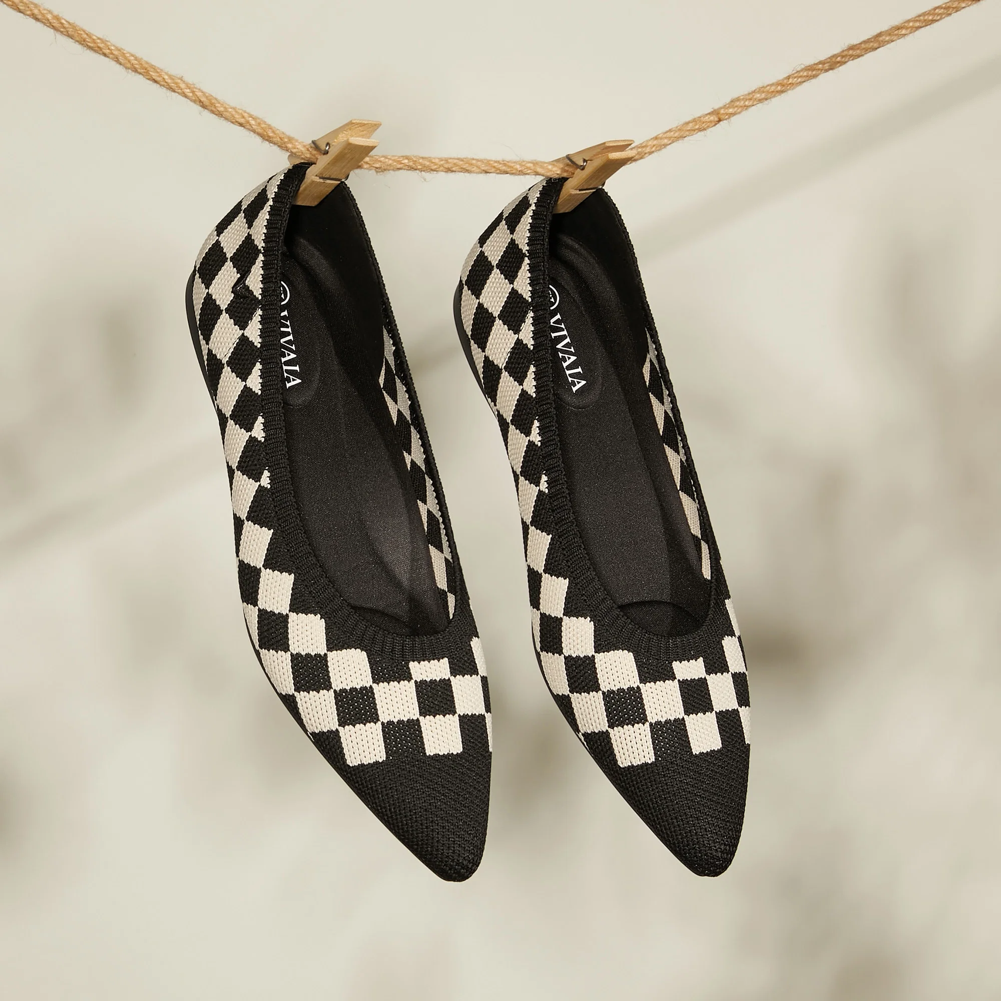 Pointed-Toe Ballet Flats (Aria 5°)