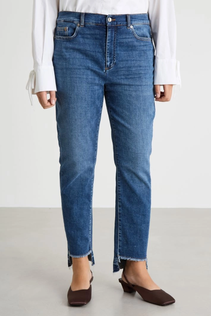 Raw-hem asymmetric jeans - BLUE