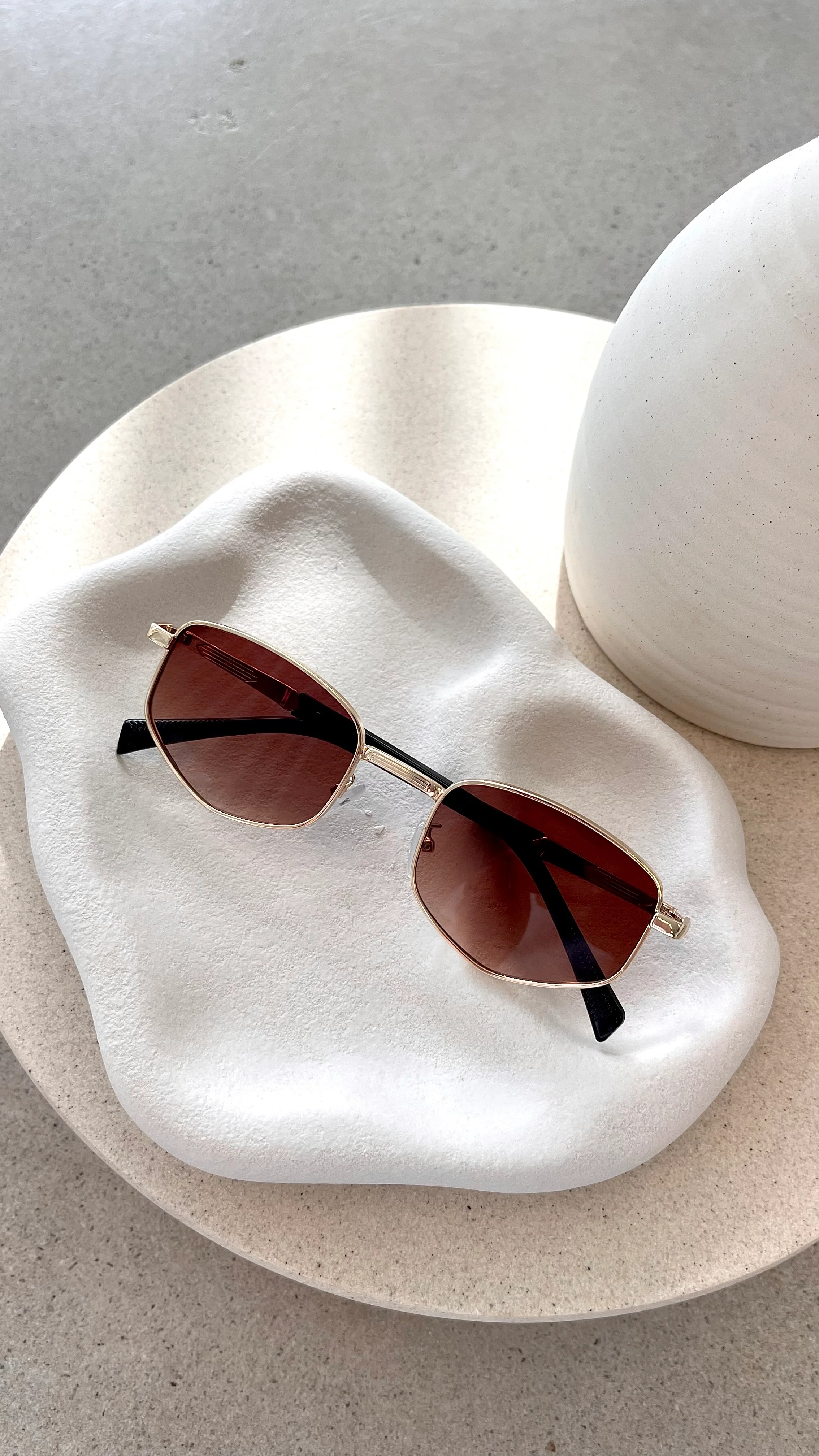 Quinta Sunglasses - Gold / Brown