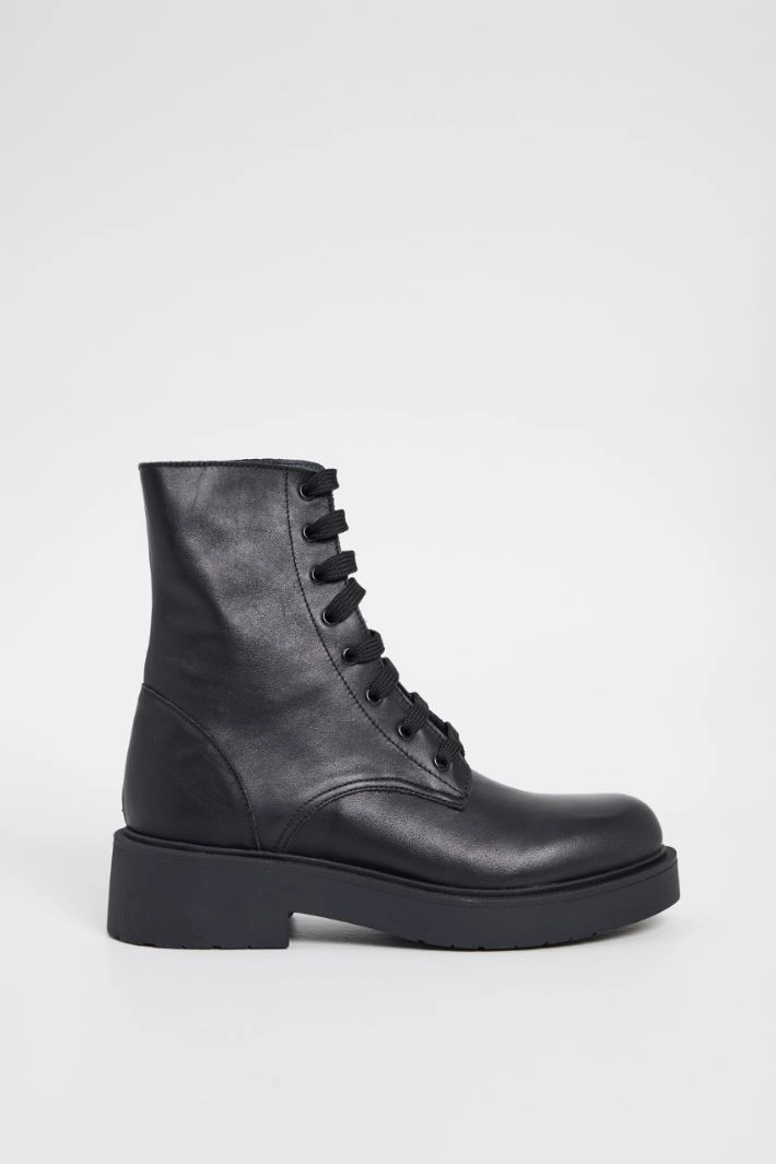 Leather ankle boots - BLACK