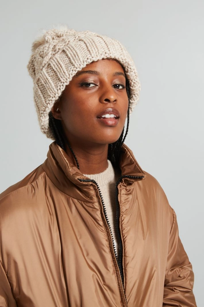 Beanie with pom pom - BEIGE