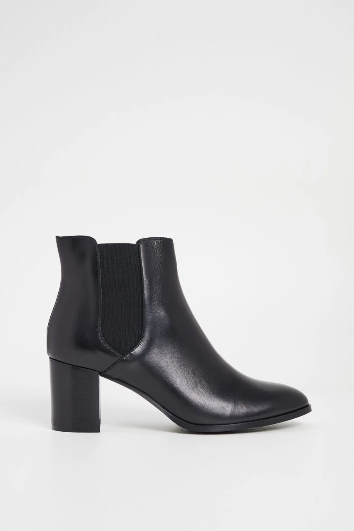 Heeled ankle boots - BLACK
