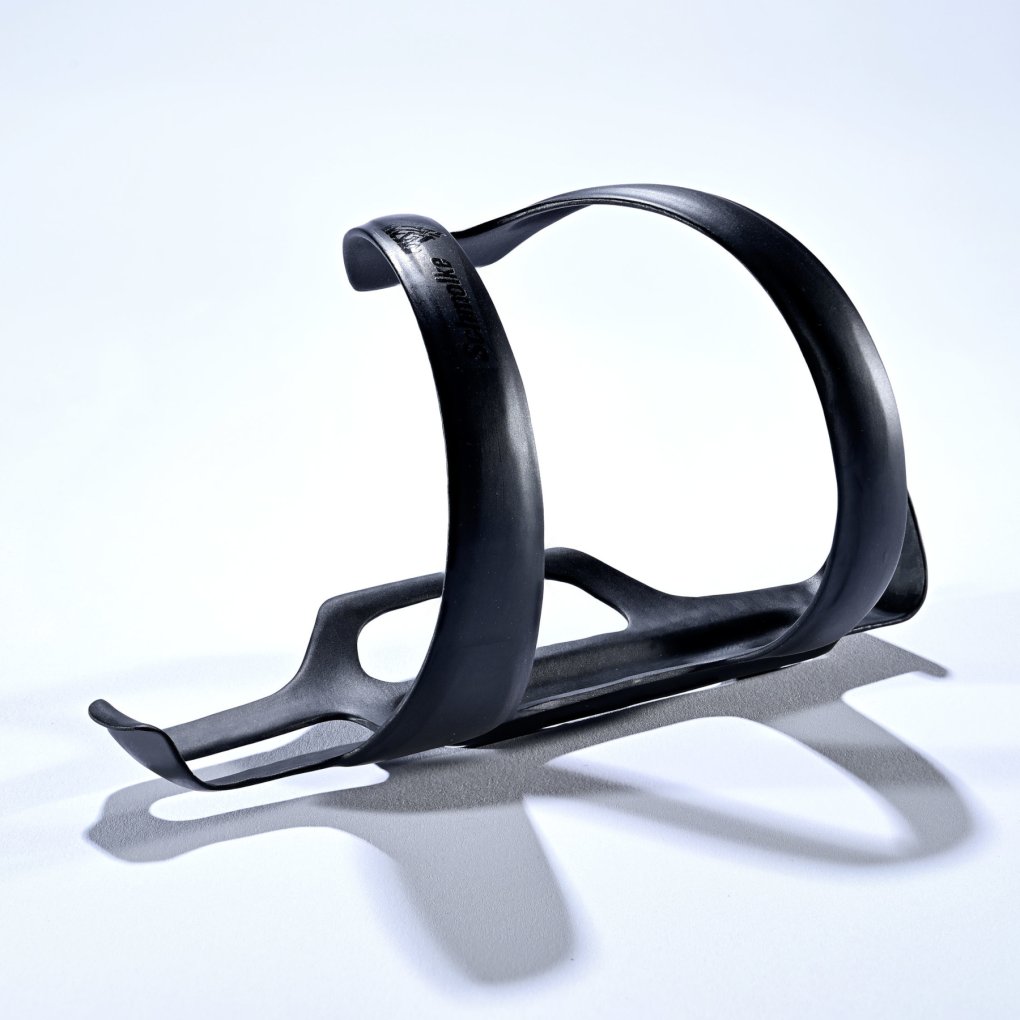 Schmolke Sidewinder Bottle Cage - Carbon - Black Edition | right