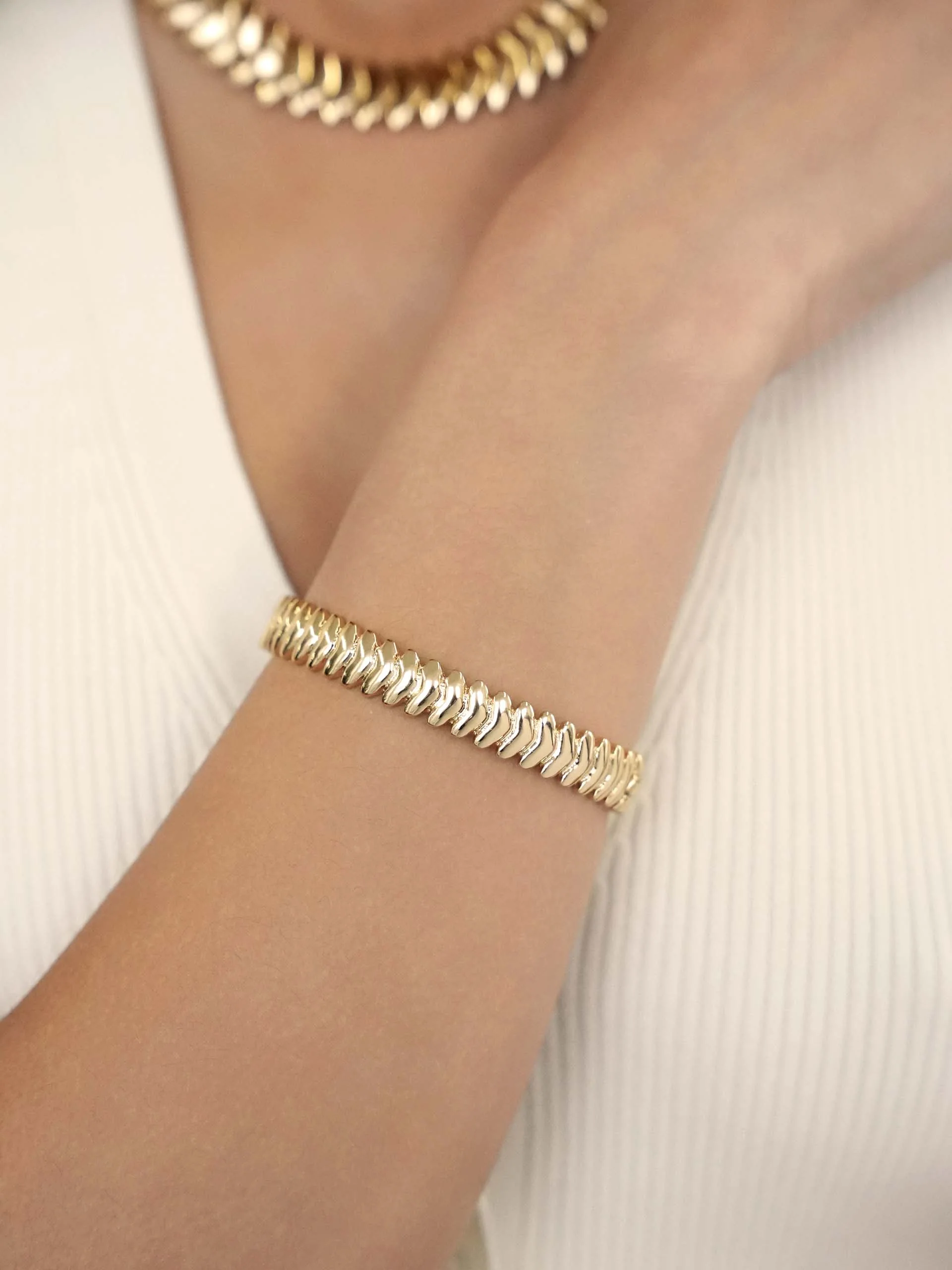 Metal Moderna Bangle