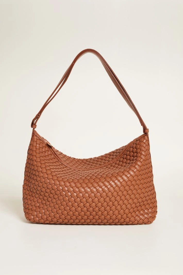 Woven shoulder bag - BROWN