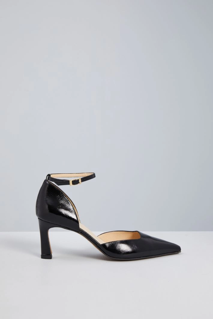 Pointed patent pumps - BLACK