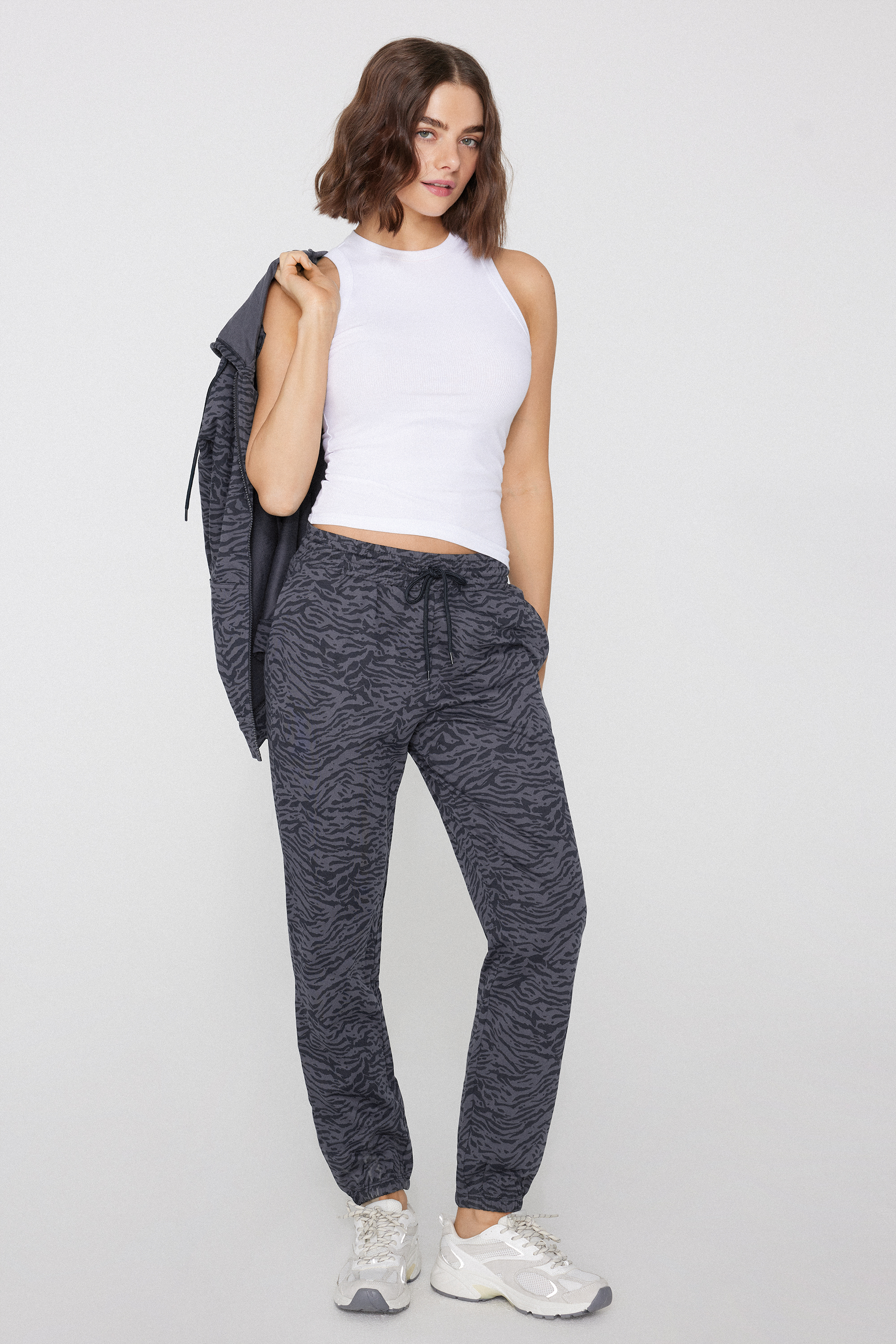 Jogger with Welt Pocket