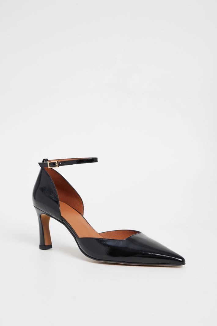 Pumps with strap - BLACK