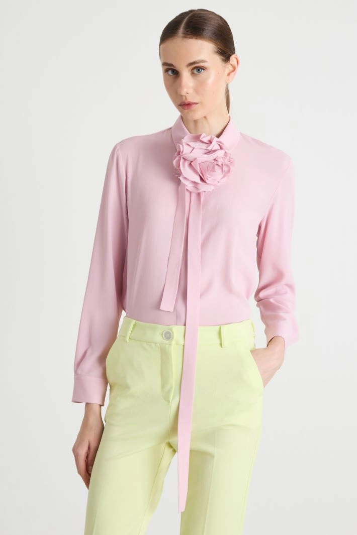 Crepe blouse with floral appliqué - PINK