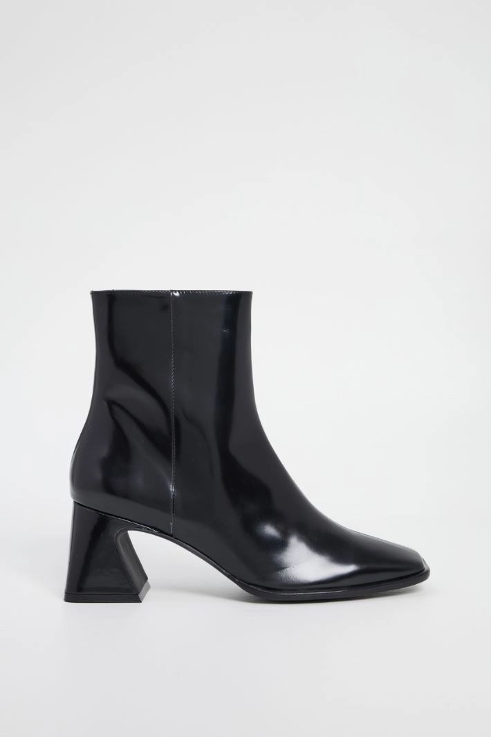 Square toe ankle boots - BLACK