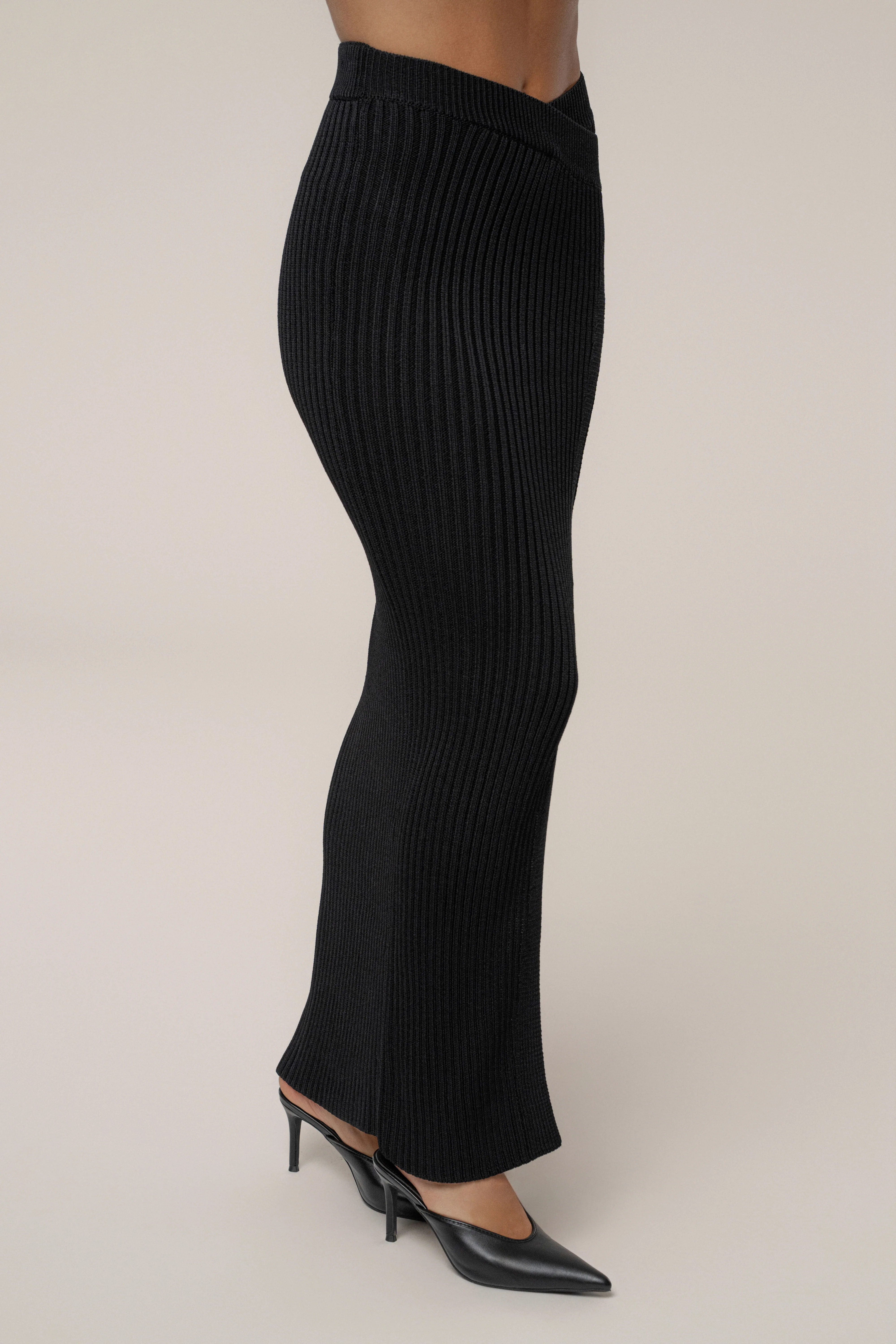 Black Hamptons Ribbed Slit Skirt