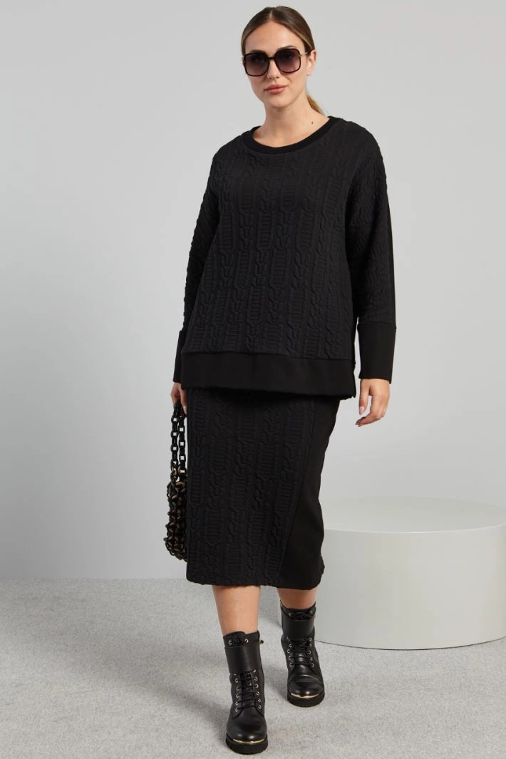 Sweatshirt with textured front - BLACK